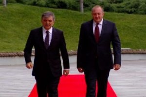 G&uuml;rc&uuml; mevkidaşı tarafından resmi t&ouml;renle karşılandı
