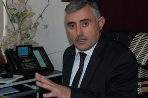 5 bin lira maaş aldığı i&ccedil;in isyan etti