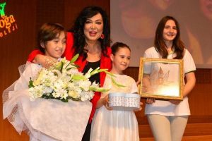 Yılın annesi T&uuml;rkan Şoray