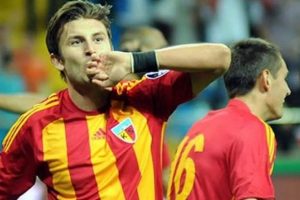 Futbolcu Sefa Yılmaz, trafik kazası ge&ccedil;irdi