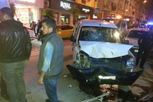 Bursa'da motosiklet kamyonetle kafa kafaya &ccedil;arpıştı
