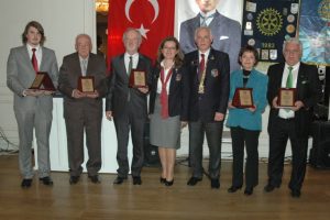 Rotary Meslek Hizmet &Ouml;d&uuml;l t&ouml;reninde duygusal anlar...