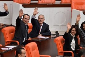HDP'den MHP'li Engin Alan teklifine destek