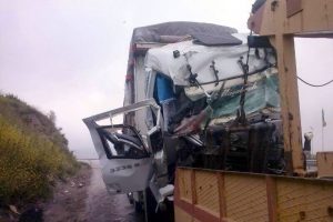 Kamyon TIR'a &ccedil;arptı: 1 &ouml;l&uuml;, 1 yaralı