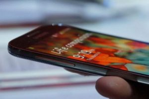Cep telefonu ekranlarında yeni rekor!