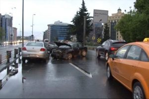 Yağmur trafik kazalarını da beraberinde getirdi