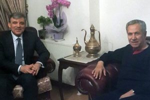 Cumhurbaşkanı G&uuml;l Arın&ccedil;'ı ziyaret etti