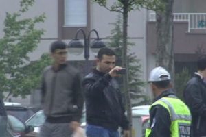 Sırılsıklam ıslandılar ancak merakları ağır bastı