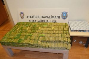 Atat&uuml;rk Havalimanı'nda ka&ccedil;ak ila&ccedil; operasyonu