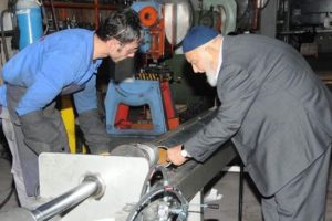 Abdullah G&uuml;l'&uuml;n babası 88 yaşında hala &ccedil;alışıyor