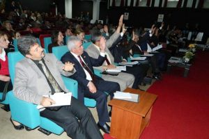 Meclisin g&uuml;ndemi işten &ccedil;ıkarmalar