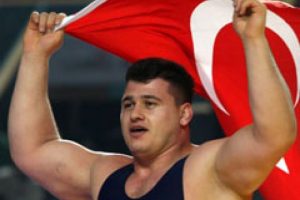 Rıza Kayaalp d&uuml;nyanın en iyi g&uuml;reş&ccedil;isi