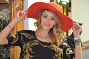 &Ouml;zge Ulusoy'a g&ouml;re T&uuml;rk kadınının giyimi