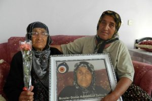 110 yaşındaki nineye anneler g&uuml;n&uuml; kutlaması