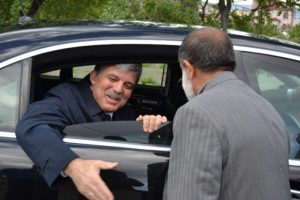 G&uuml;l'den anneler g&uuml;n&uuml;nde aile mezarlığı ziyareti