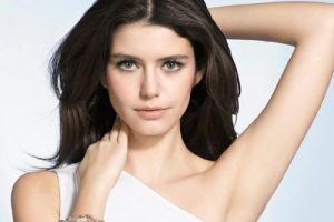 Beren Saat'in burnundan istiyorlar