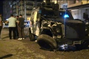 Zırhlı polis aracı ile ticari ara&ccedil; &ccedil;arpıştı: 6 yaralı