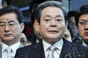 Samsung'un patronu kalp krizi ge&ccedil;irdi