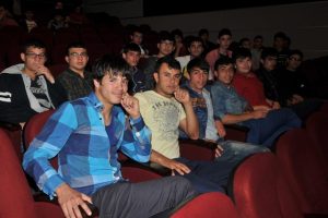 Engelli &ouml;ğrencilerin sinema keyfi