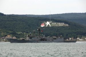 Boğaz'dan savaş gemisi ge&ccedil;ti