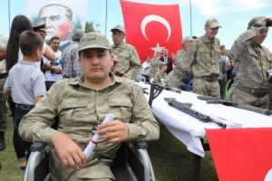 Engellilerin 1 g&uuml;nl&uuml;k askerlik sevinci