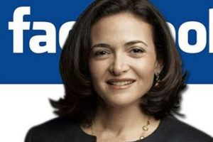 Facebook'un kilit ismi servetinin yarısını bağışladı