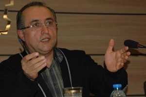 'Dertleri: H&uuml;k&uuml;meti yıkmak'