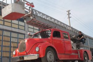 Bu klasik itfaiye aracı 40 yıl daha alevlerle m&uuml;cadele edecek
