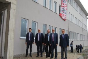 Y&uuml;ksek Okul inşaatında inceleme
