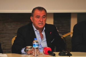 "T&uuml;rk futbolu eğitimde yeniliklere hazırlıklı olsun"