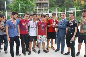 &Uuml;niversite Spor Şenliği madalya t&ouml;reni ile son buldu