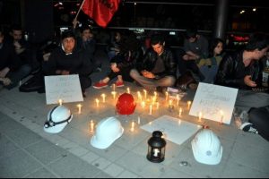 Eskişehir'de Soma faciası i&ccedil;in oturma eylemi
