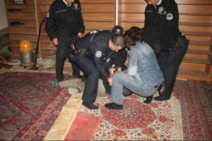 Hırsızı uyurken yakaladılar