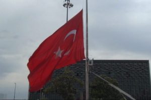 İstanbul'da bayraklar yarıya indirildi