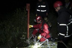 Kuyuya d&uuml;şen k&ouml;peği kurtarma operasyonu
