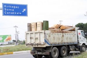Soma'ya kamyon kamyon tabut taşınıyor