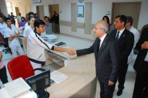 Kılı&ccedil;daroğlu yaralıları ziyaret etti