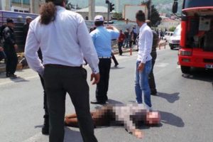 Yolun karşısına ge&ccedil;mek isterken &ouml;ld&uuml;