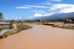 Ağrı'da 150 d&ouml;n&uuml;m arazi sular altında