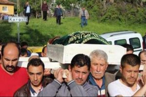 Maden faciasında emekli iş&ccedil;i hayatını kaybetti