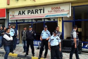 Soma'da AK Parti binasına saldırı