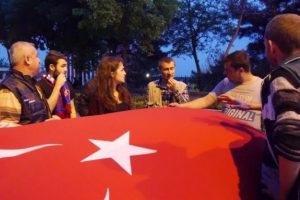 Soma y&uuml;r&uuml;y&uuml;ş&uuml;nde bayrak krizi