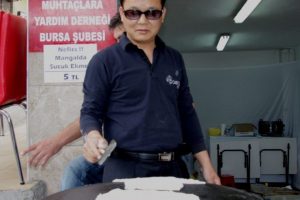Bursa'da Koreliler fakirler i&ccedil;in g&ouml;zleme a&ccedil;tı