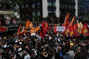 Sendikacılar Soma i&ccedil;in y&uuml;r&uuml;d&uuml;