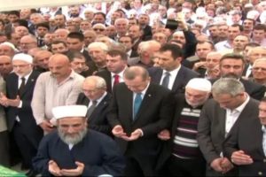 Erdoğan Soma kurbanları i&ccedil;in dua etti