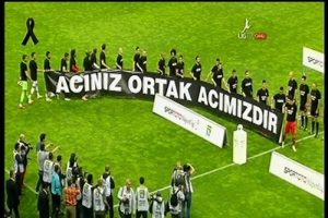 Fenerbah&ccedil;e ve Kayserispor ortak pankart ile sahada