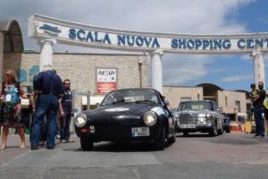Klasik otomobiller soma i&ccedil;in yollarda