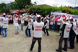 İşten &ccedil;ıkarılan 18 arkadaşları i&ccedil;in eylem yaptı