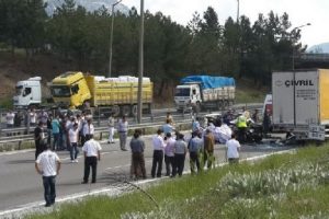 Cip, park halindeki TIR'a &ccedil;arptı