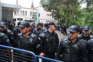 8'i avukat 37 kişiye g&ouml;zaltı